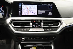 Vehicle image BMW 320e xDrive SAG Touring