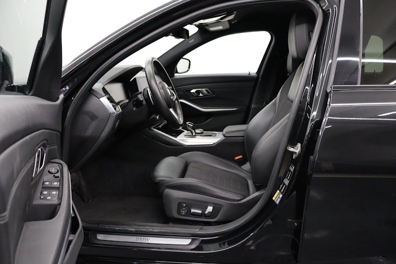 Vehicle image BMW 3 SERIES