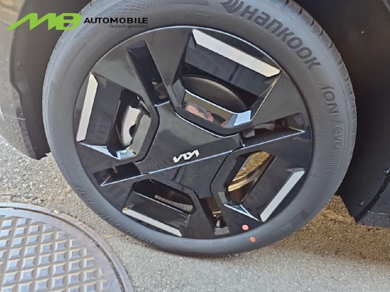 Vehicle image 14 Vehicle image 14