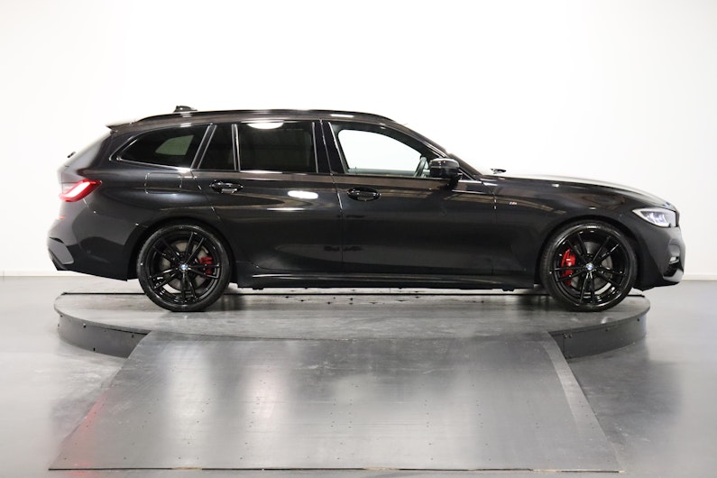 Vehicle image BMW 3 SERIES