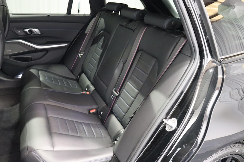 Vehicle image BMW 3 SERIES