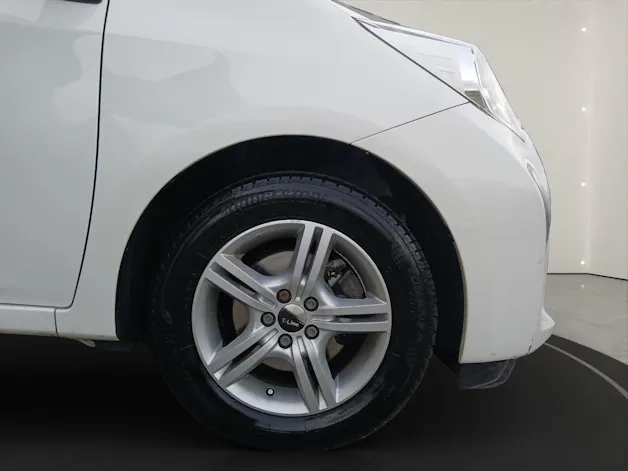 Toyota Verso-S 1.33 VVT-i Linea Luna