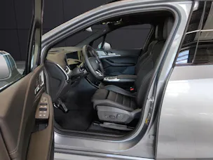 BMW 230e xDrive paddles Active Tourer