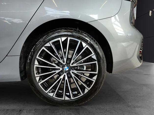 BMW 230e xDrive paddles Active Tourer