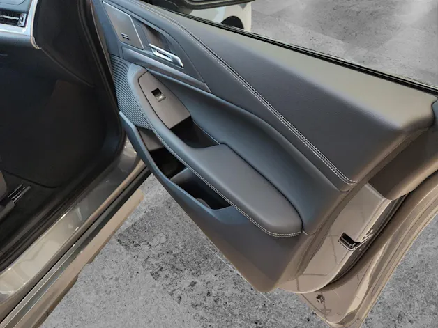 BMW 230e xDrive paddles Active Tourer