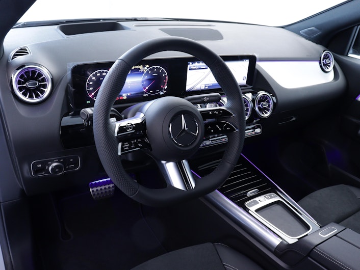 Vehicle image MERCEDES-BENZ GLA 200