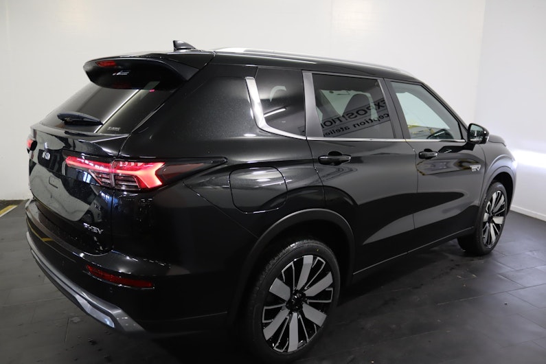 Vehicle image MITSUBISHI OUTLANDER