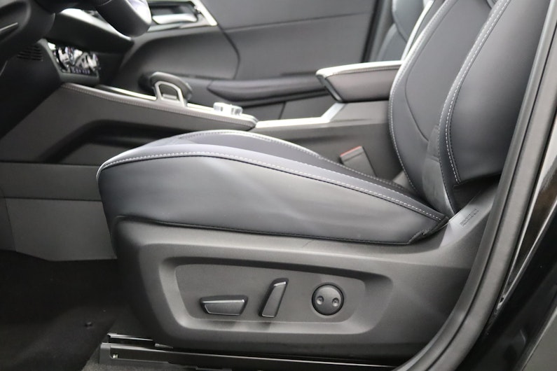 Vehicle image MITSUBISHI OUTLANDER