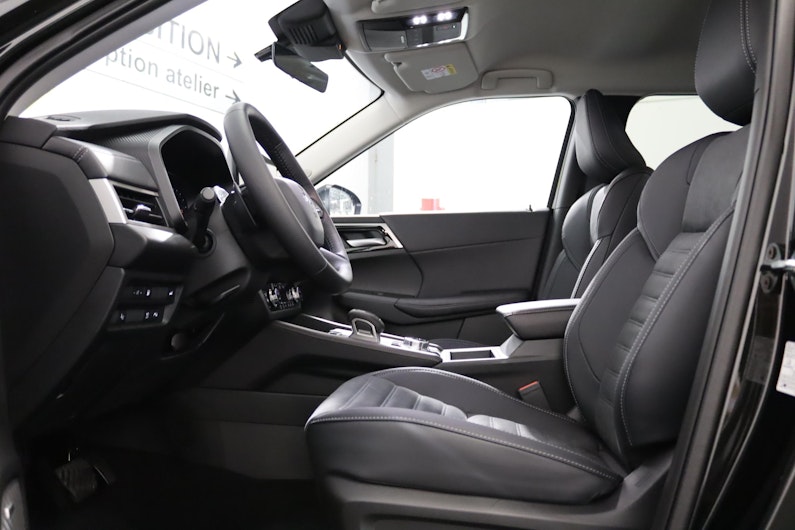 Vehicle image MITSUBISHI OUTLANDER