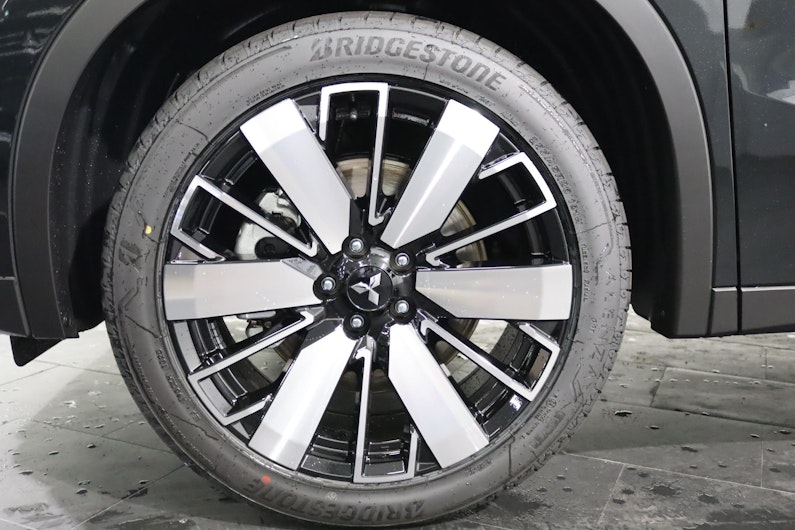 Vehicle image MITSUBISHI OUTLANDER