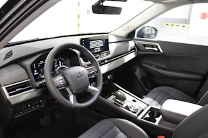 Vehicle image MITSUBISHI Outlander 2.4 PHEV Intense 4x4