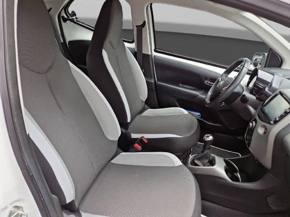 Vehicle image 15