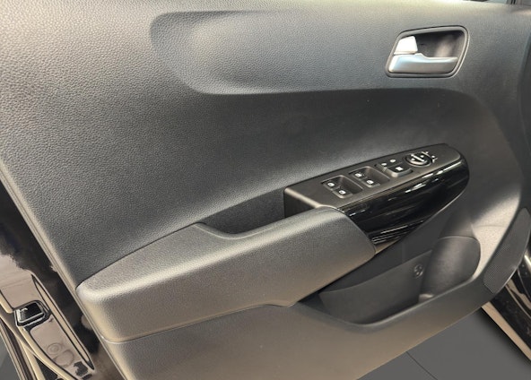 Vehicle image 12 Vehicle image 12