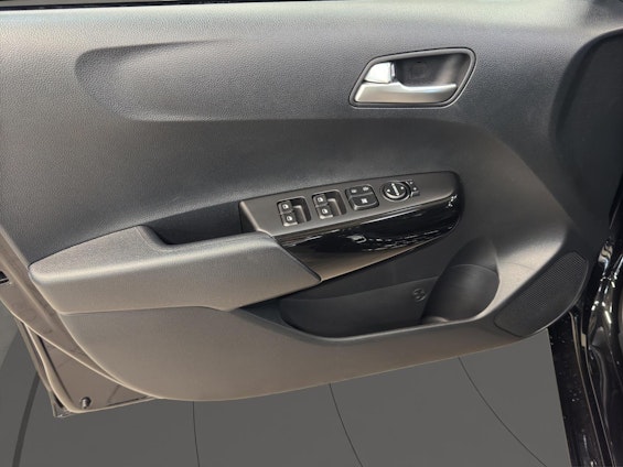 Vehicle image 12 Vehicle image 12