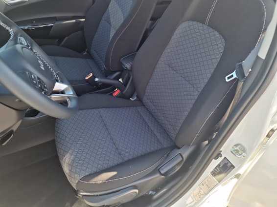 Vehicle image 7 Vehicle image 7