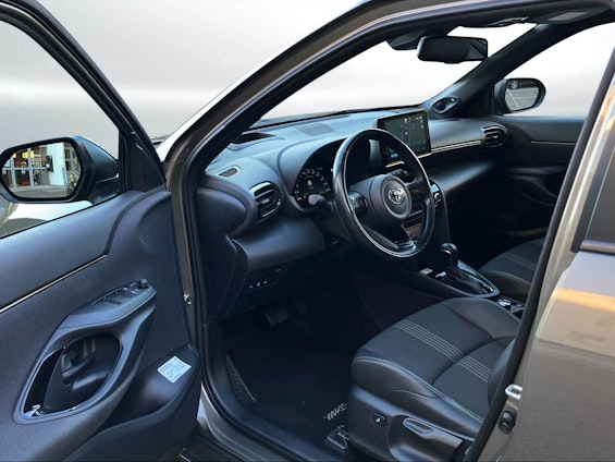 Vehicle image 4 Vehicle image 4