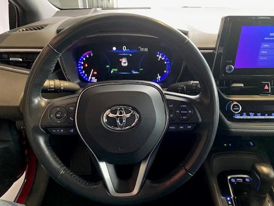Vehicle image 10