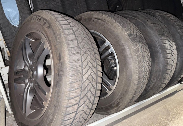 Vehicle image 15