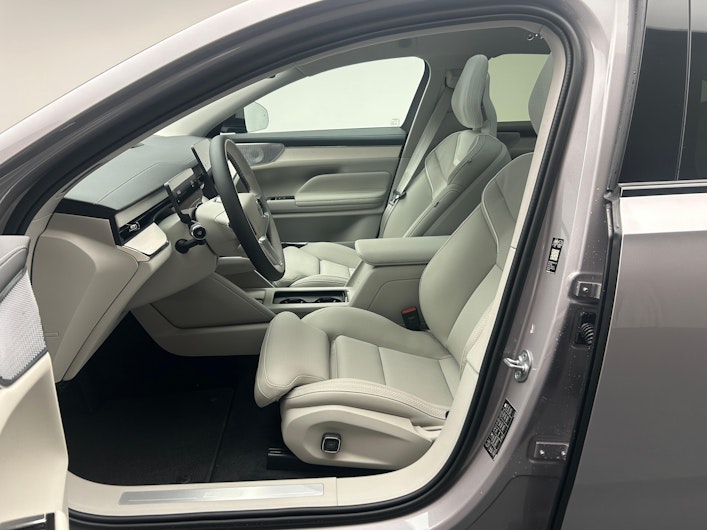 Vehicle image VOLVO ES90