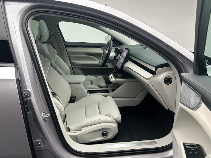 Vehicle image VOLVO ES90