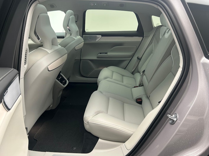 Vehicle image VOLVO ES90