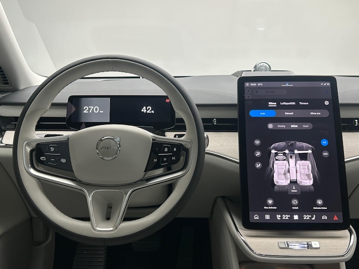 Vehicle image VOLVO ES90