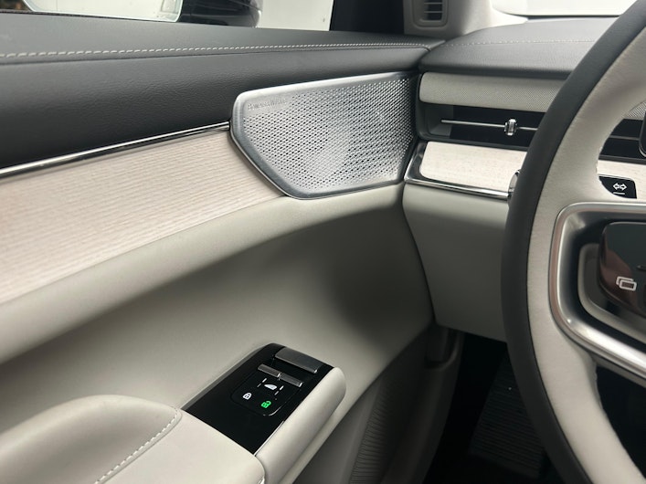 Vehicle image VOLVO ES90