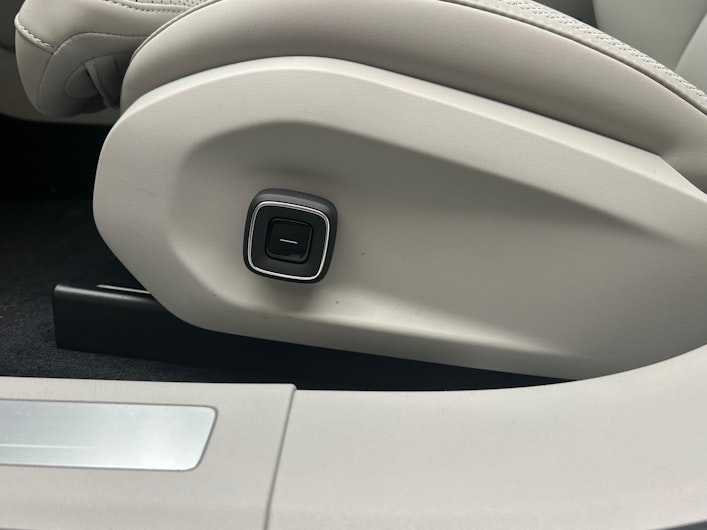 Vehicle image VOLVO ES90