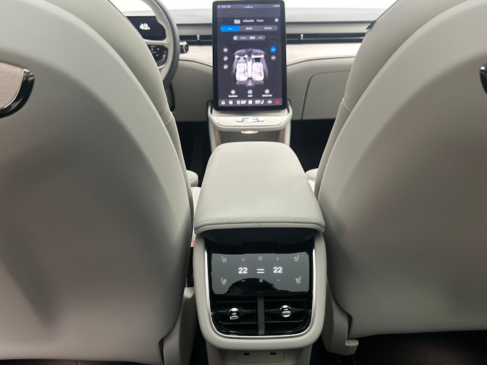 Vehicle image VOLVO ES90