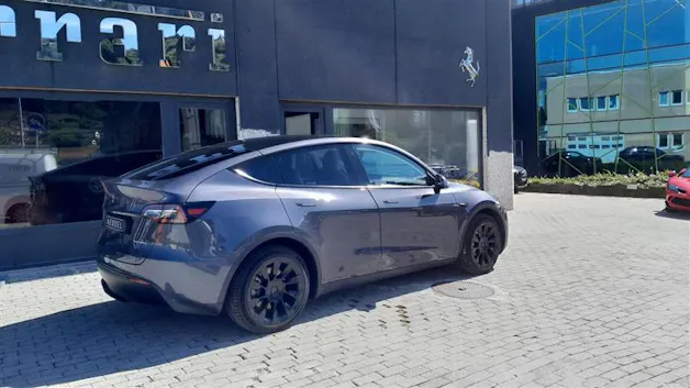 Tesla Model Y Long Range