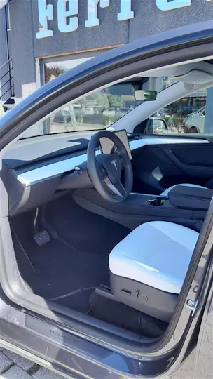 Tesla Model Y Long Range