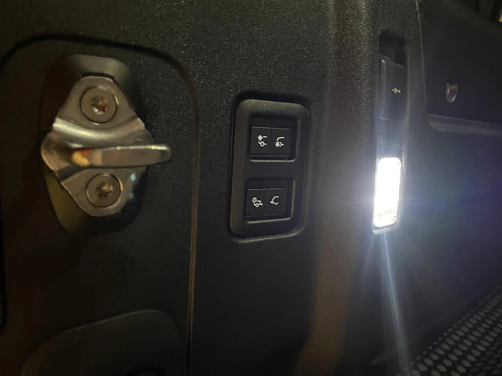 Fahrzeugbild LAND ROVER DEFENDER