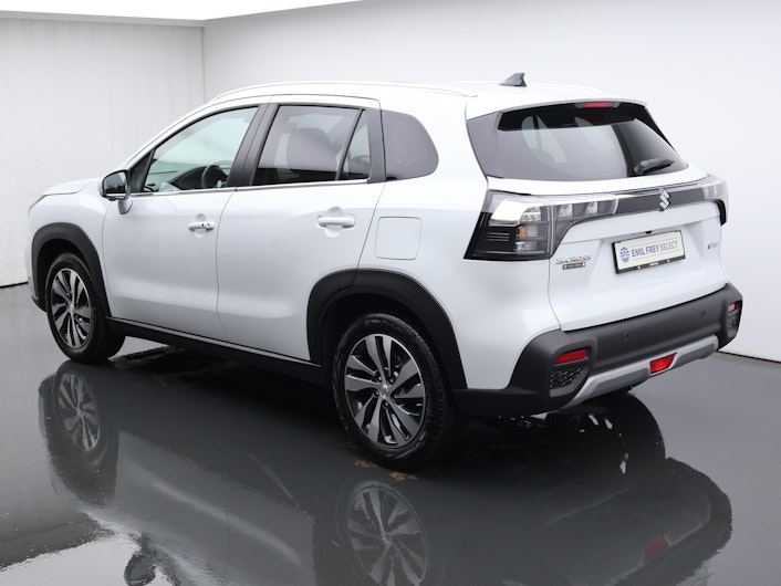 Vehicle image SUZUKI S-CROSS