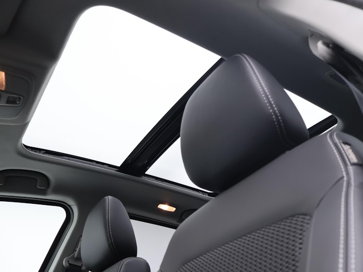 Vehicle image SUZUKI S-CROSS