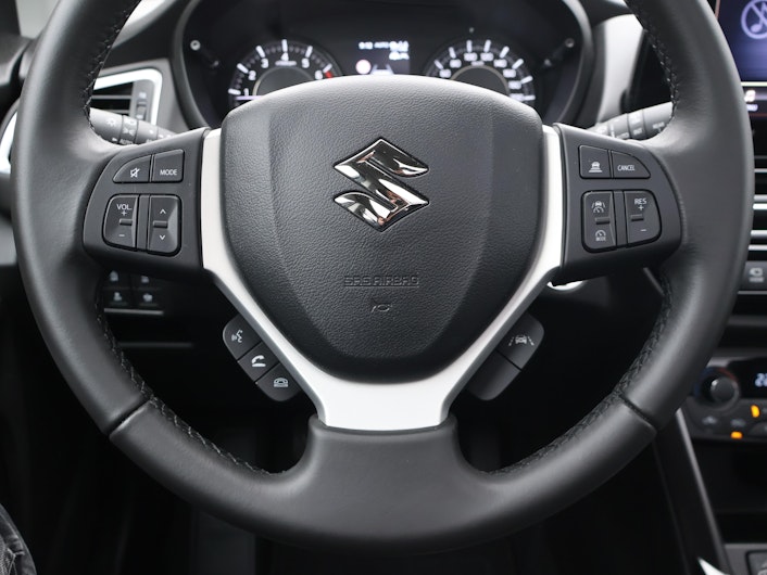 Vehicle image SUZUKI S-CROSS