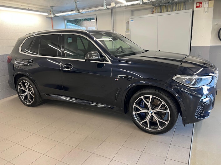 Vehicle image BMW X5