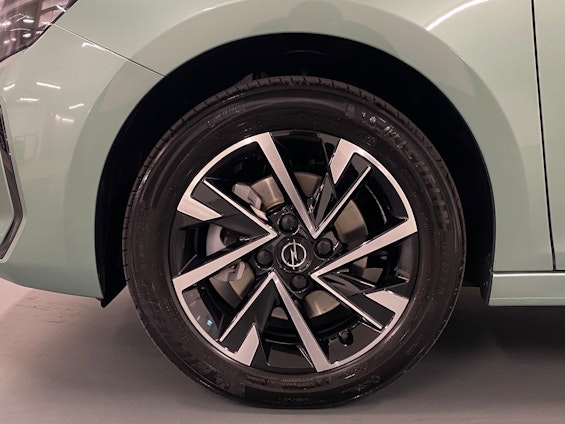 Vehicle image 3 Vehicle image 3