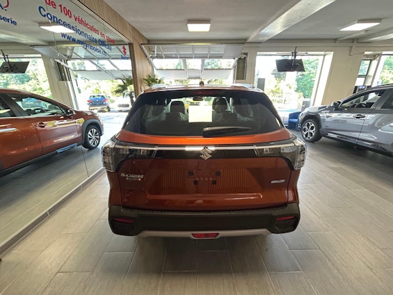 Vehicle image 6