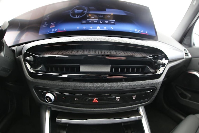 Vehicle image BMW 3 SERIES