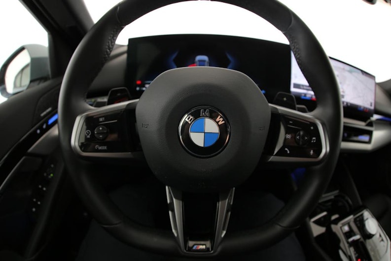 Vehicle image BMW 5 SERIES