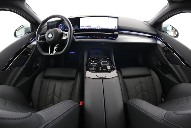 Vehicle image BMW 5 SERIES