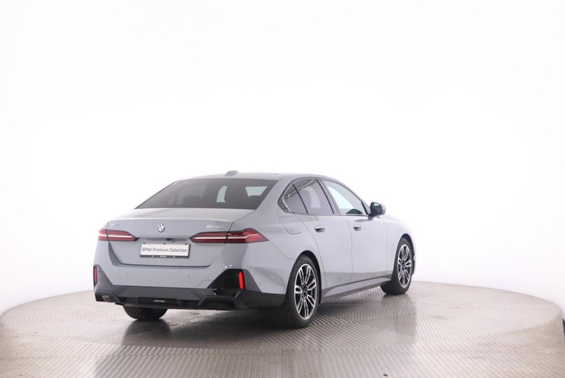 Vehicle image BMW 5 SERIES