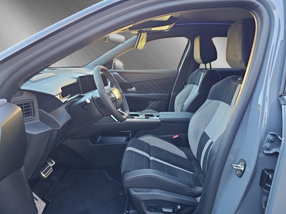 Vehicle image 8 Vehicle image 8