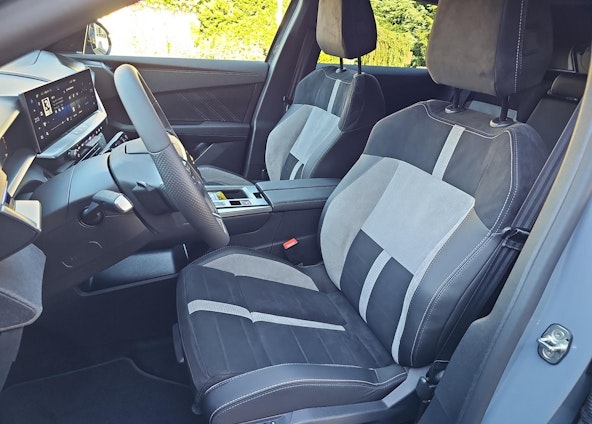 Vehicle image 16 Vehicle image 16