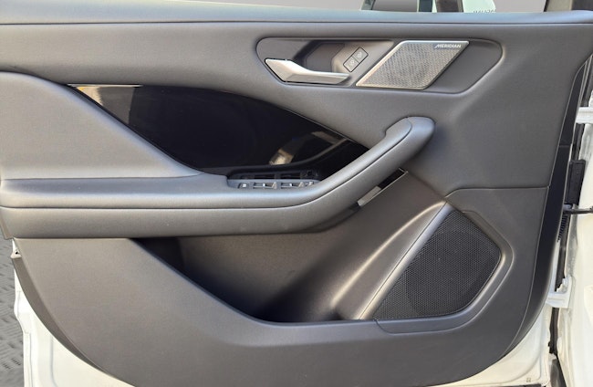 Vehicle image 8 Vehicle image 8