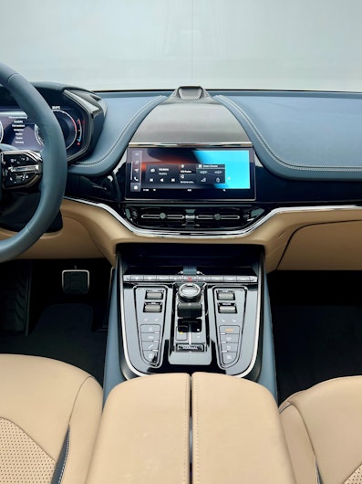 Vehicle image ASTON MARTIN DBX