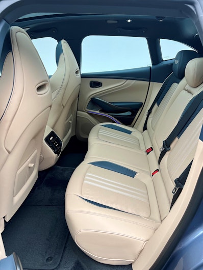 Vehicle image ASTON MARTIN DBX