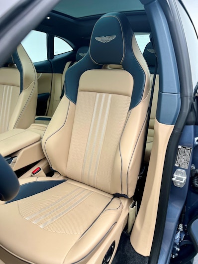 Vehicle image ASTON MARTIN DBX