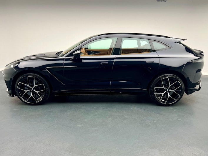 Vehicle image ASTON MARTIN DBX