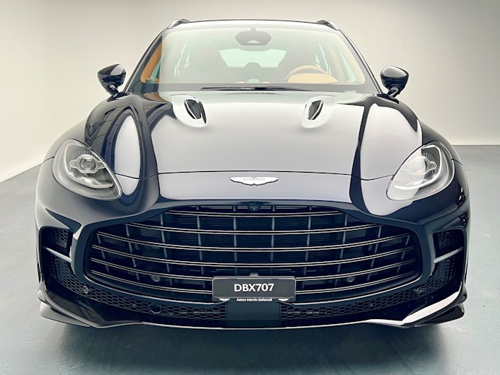Vehicle image ASTON MARTIN DBX
